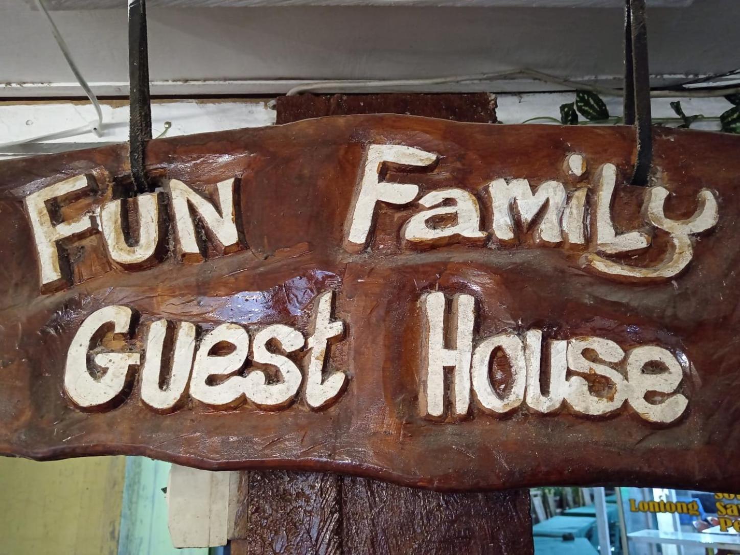 Fun Family Guest House N Jungle Tour Букіт-Лаванґ Екстер'єр фото